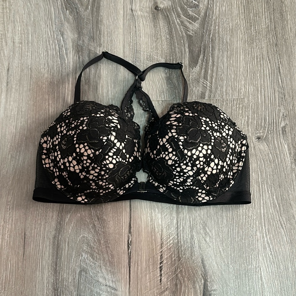 Victoria Secret - Very Sexy pushup bra
34C
Never worn